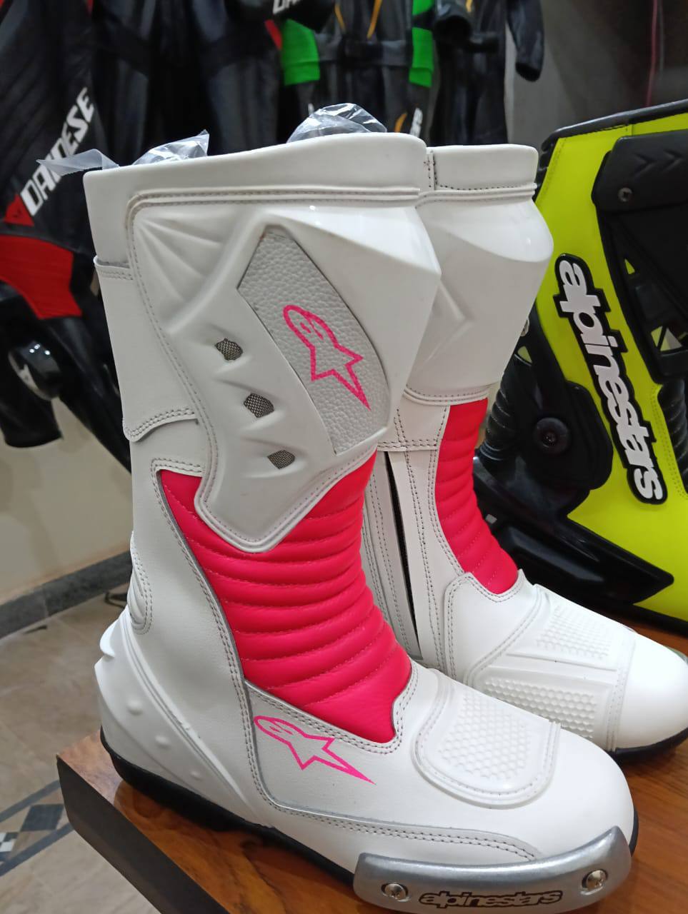 Pembe Beyaz Motor Botu